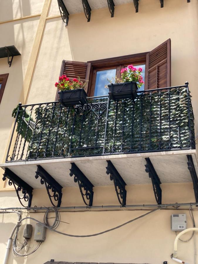 Apartament La Lumaca Kalsa Palermo Bagian luar foto